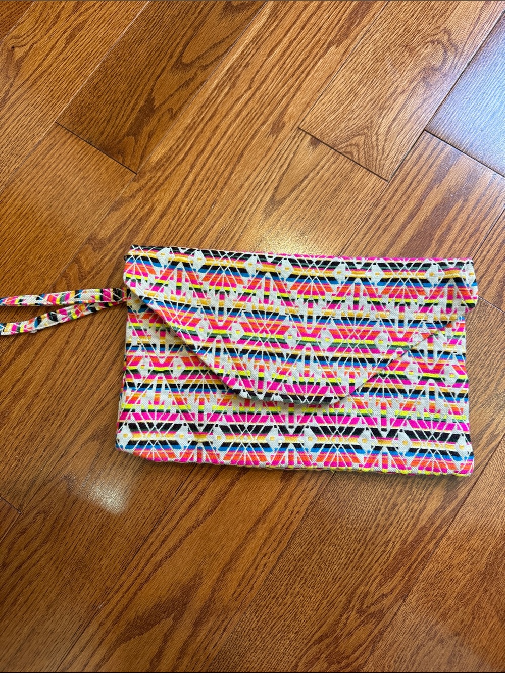 Multicolor Geometric Wristlet Clutch
